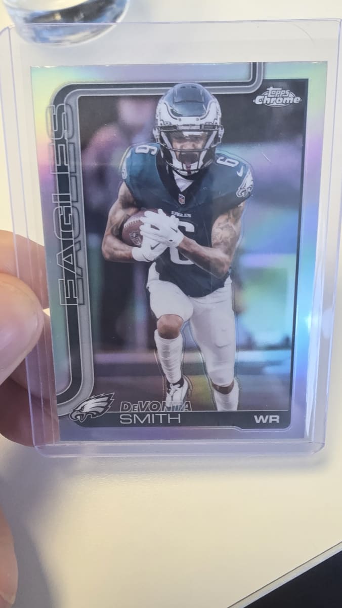 2025 Topps Chrome DeVonta Smith #244 Refractor
