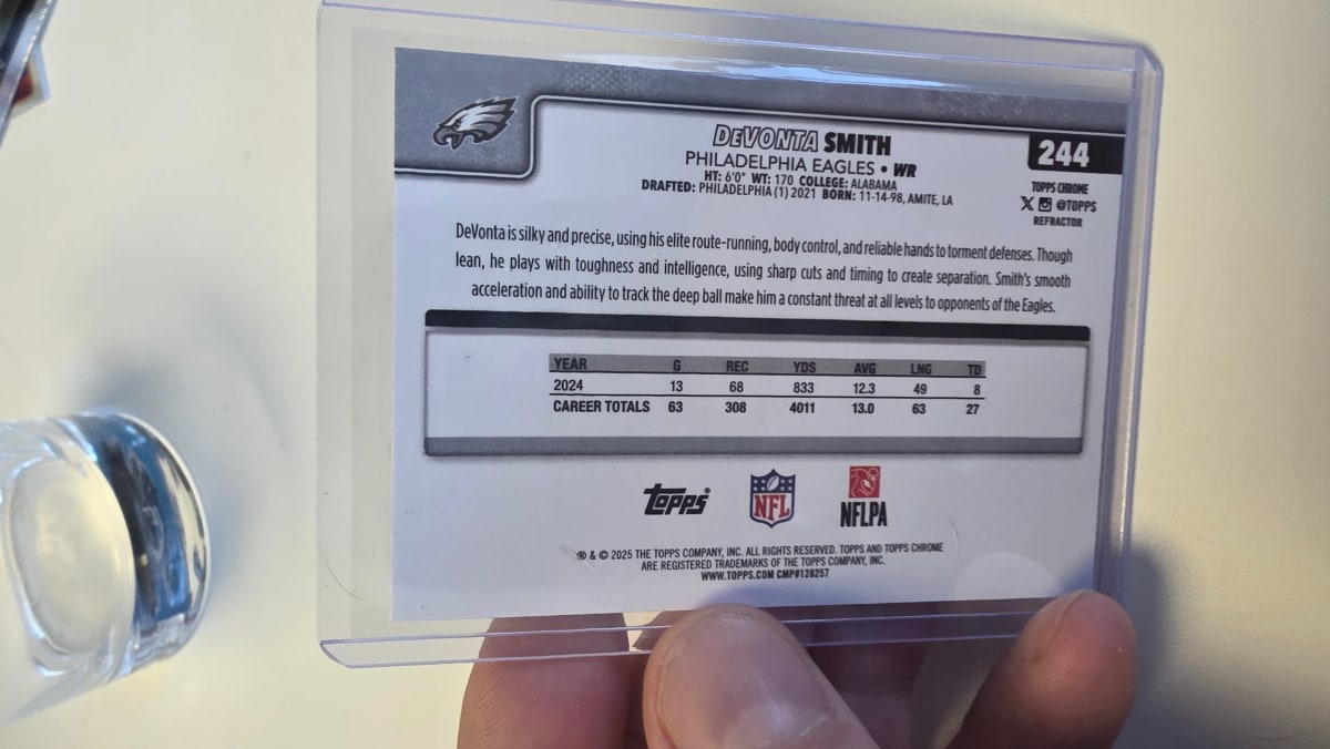 2025 Topps Chrome DeVonta Smith #244 Refractor